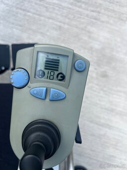 Invalidní vozík skládací elektrický - 5