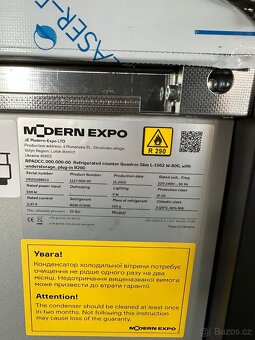 Pultová vitrína - 5