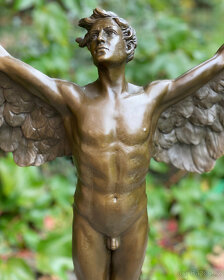 Velká luxusní bronzová socha - muž s andělskými křídly - 5