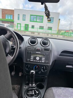 Prodám Ford Fiesta JD3 1.4i, 51 kW, 2006 - 5