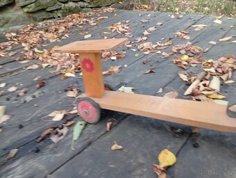 Retro dřevěná koloběžka se sedátkem - 5