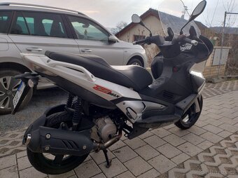 Aprilia SR MAX 125 - 5
