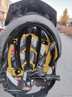 Cyklistická přilba Specialized Chamonix - 5