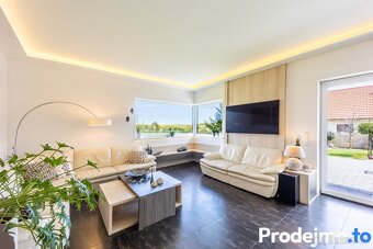 Prodej rodinného domu 4+kk, 179 m2- Mašovice, ev.č. 100060 - 5