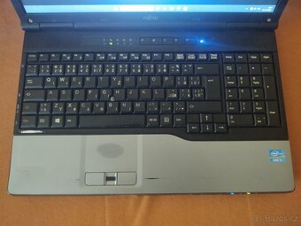 Fujitsu Lifebook E752 - 5