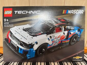 LEGO Technic 42153 NASCAR Next Gen Chevrolet Camaro ZL1 - 5