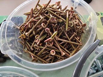 šroubky, vruty, podložky, matičky, háčky - vše nové - 5