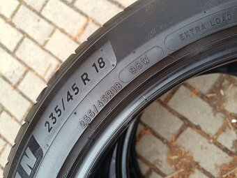 2x 235/45 R18 98W Michelin - 6,7 mm - letní pneu - 5