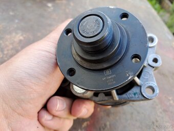 BMW E39 2.8i - příruba termostatu a vodní pumpa - 5