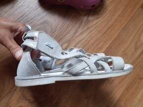 kožené sandále, pantofle Adidas a Crocs vel. 32-33 - 5