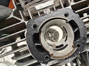 Manet Korado válec s hlavou - 5