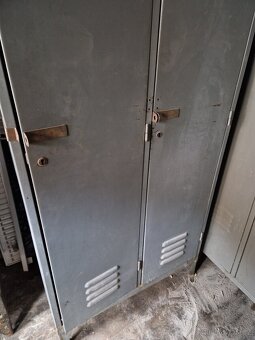 Plechová šatní skříň - 5