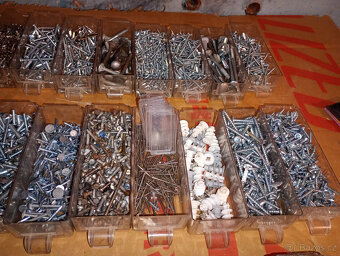 Bedna spojovací materiál ČSSR-nýty,šroubky,vruty - 5