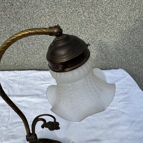 Krásná mosazná lampa s florálními motivy - 5