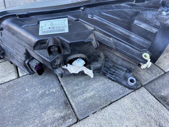 Světlomet Škoda Superb 3 Pravý - 5