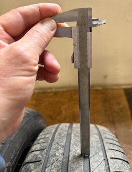 Prodám pneu Michelin 215/60r16 - 5