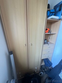 Skříně, botníky, i psací stůl - 5