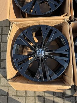 ORIGINÁL Alu Volkswagen STAVENGER R17, 5x112 - TOP STAV - 5