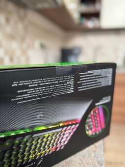 Razer BLACKWIDOW V4 (Yellow Switch) - US, Nová - 5