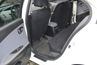 NISSAN PRIMERA 1,8 - 5