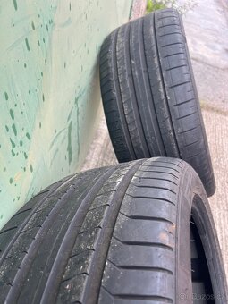 Pneu 285/40 R22 - 5