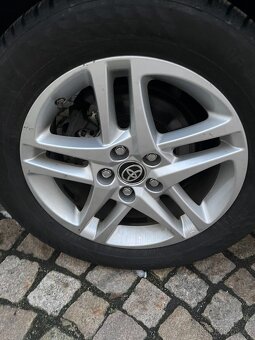 TOYOTA C-HR 1,8 Hybrid 72 kW, 12/2020 395 000,00 Kč bez DPH - 5
