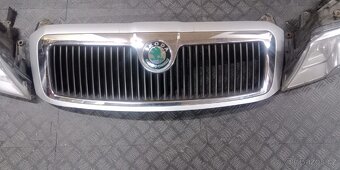 Škoda Superb předn xenonová světla a maska - 5