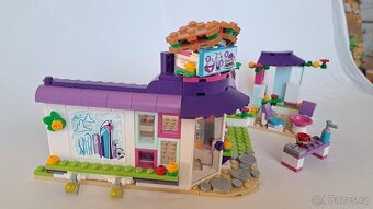 LEGO® Friends 41336 a 41332, Emma a umělecká kavárna - 5