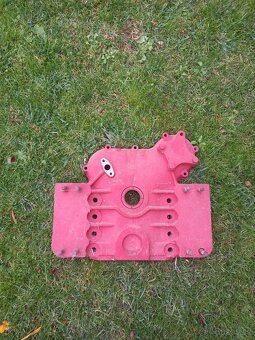 Těžká prsa - víko motoru Zetor Uř1 - 5