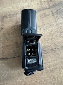 Prodám blesk SPEEDLITE YN560 - 5