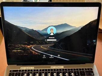 MacBook Pro (13palcový, 2016, dva porty Thunderbolt 3) - 5