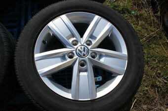 krasna alu kola original VW transporter T5 T6 letni pneu R17 - 5