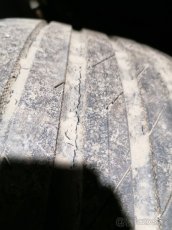 255/35 20 Nokian 5.5mm - 5