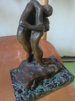 Soška Josef Mařatka - polibek ( milenci) - 5