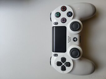 Playstation 4 slim - 500GB + hry, příslušenství - 5