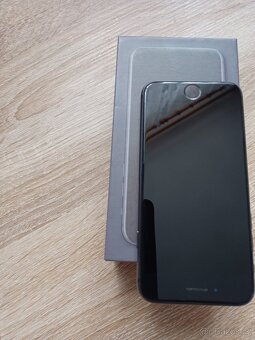 Prodám telefon iPhone 8 64gb v krásném stavu jak nový - 5