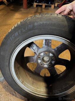 Letní pneu 205/55 R16 + disky Audi - 5