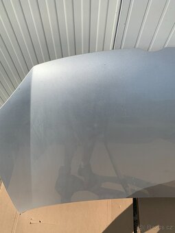 vw golf V 5 kapota stribrna haubna jetta - 5