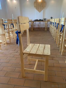 Půjčím Stoly z palet a židle nalakované v přírodní barvě - 5