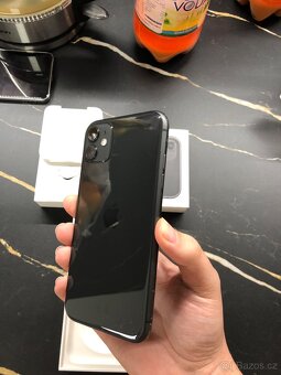iPhone 11 64gb - 82 % kondice baterie - 5