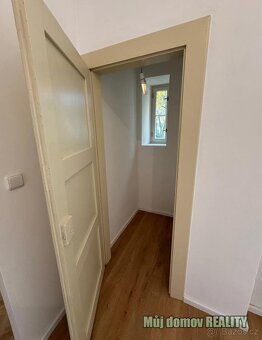 Pronájem krásného, světlého bytu 2+kk po rekonstrukci Praha - 5