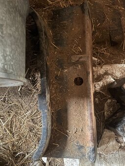 Přední závaží s konzolí na Case JXU nebo Farmall - 5