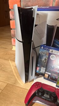 PS5 Slim 1TB s mechanikou, záruka, příslušenství, top stav - 5