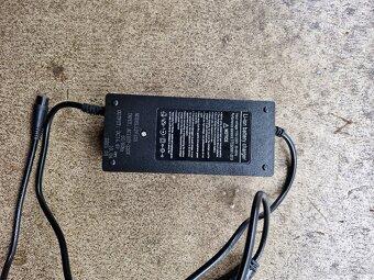 Prodám Nabíjecí baterii LiFePO4 12V 150Ah - 5