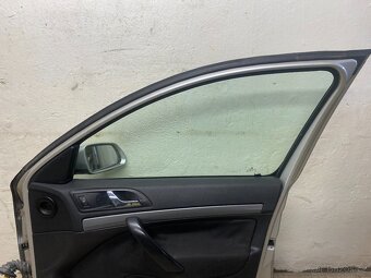 ŠKODA OCTAVIA 2 2004-2013- PRAVÉ PŘEDNÍ DVEŘE KOMPLETNÍ 9102 - 5