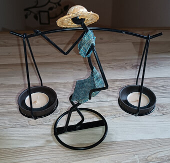 Dekorační kovový svícen Africká žena s kloboukem - 5