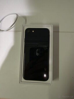 iPhone SE 2022 128GB - 100% baterie - 5