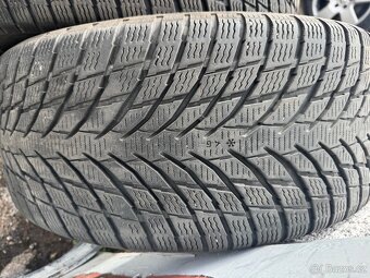 Zimni nokian 225/40 r17 - 5