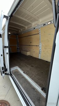 Půjčte si prostornou dodávku Renault Master L4H3 Maxi - 5