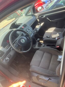 Rozprodám na díly Volkswagen Touran 1.6 FSI - 5